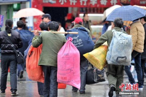 聚焦春節(jié)“恐歸族”：近鄉(xiāng)情怯，恐懼何來？(圖)